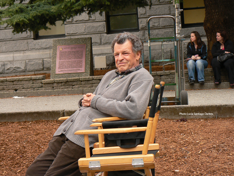 Illustration for article titled Fringe Set Pics